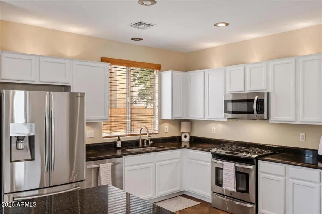 Real Estate Picture 7