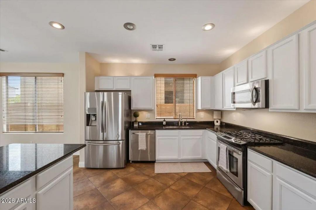 Real Estate Picture 9