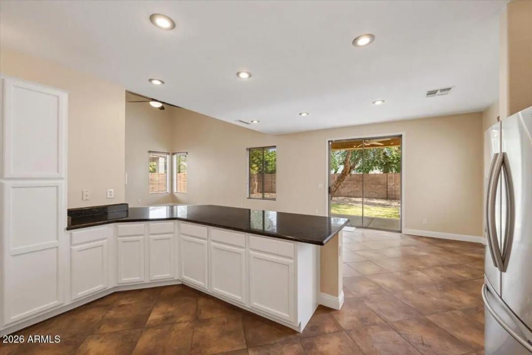 Real Estate Picture 11