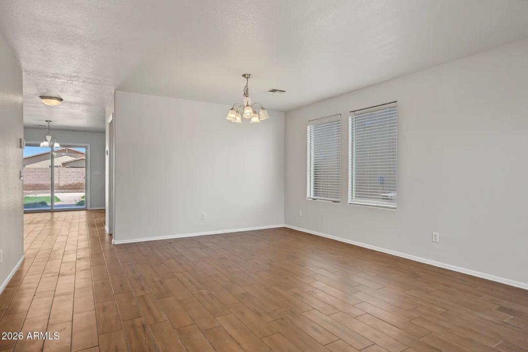 Real Estate Picture 3