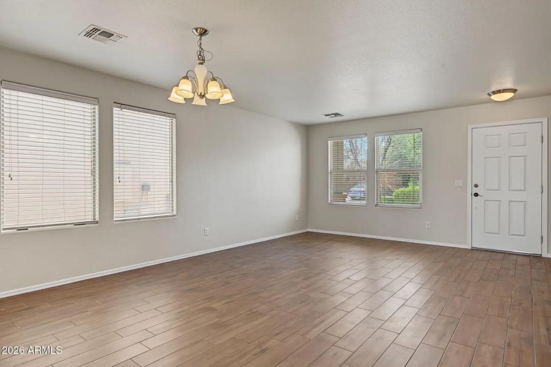 Real Estate Picture 4