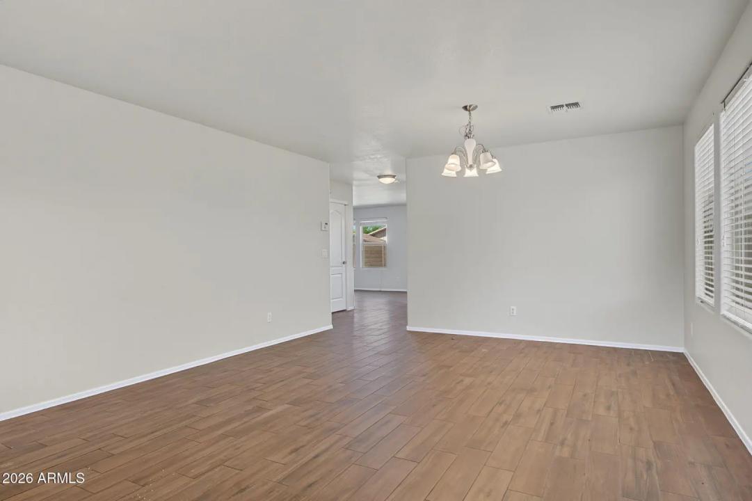Real Estate Picture 5