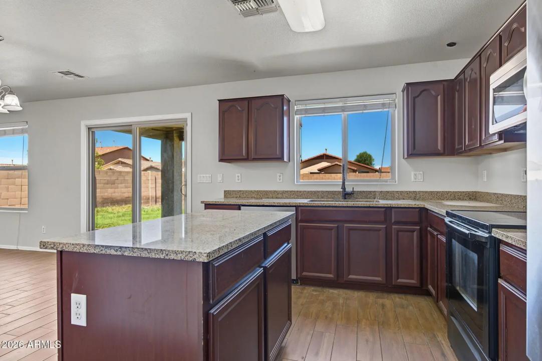 Real Estate Picture 6