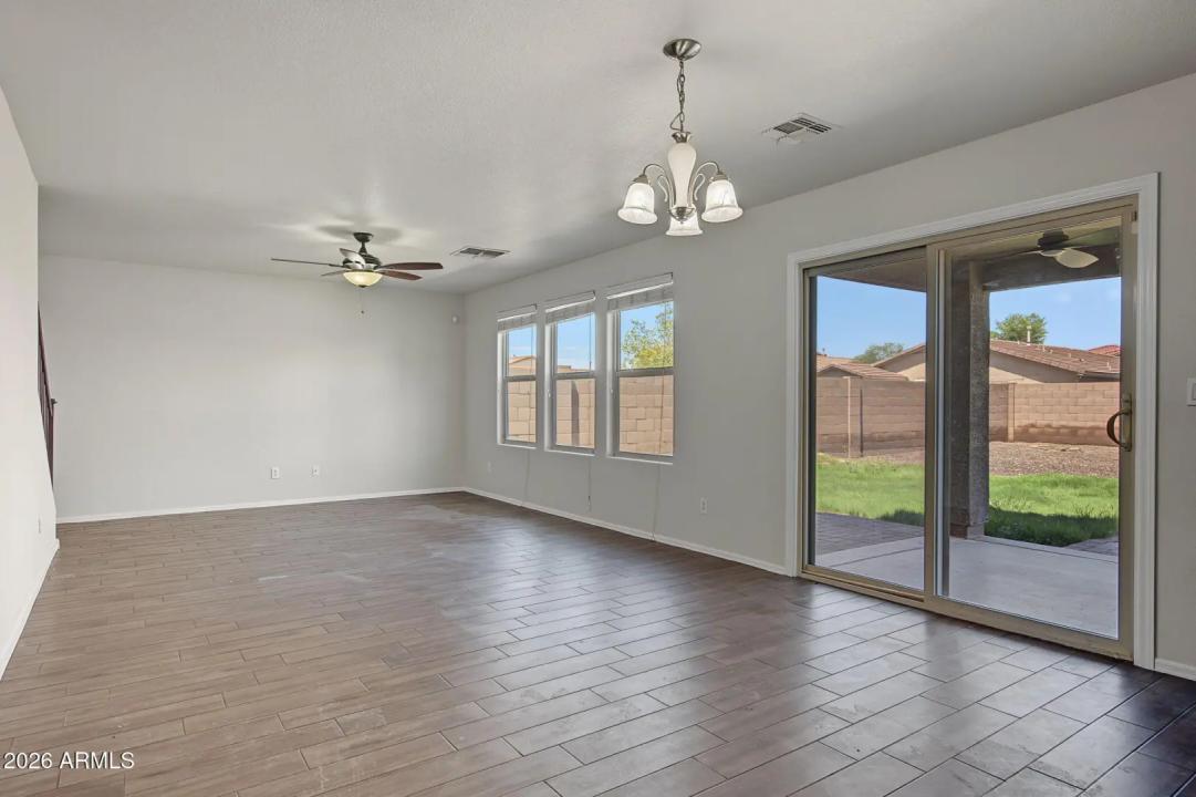 Real Estate Picture 8
