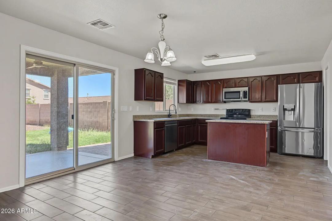 Real Estate Picture 9