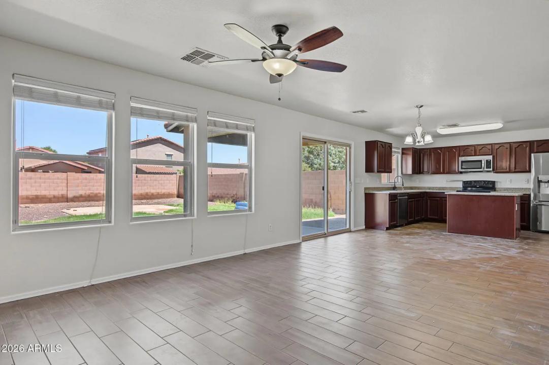 Real Estate Picture 11