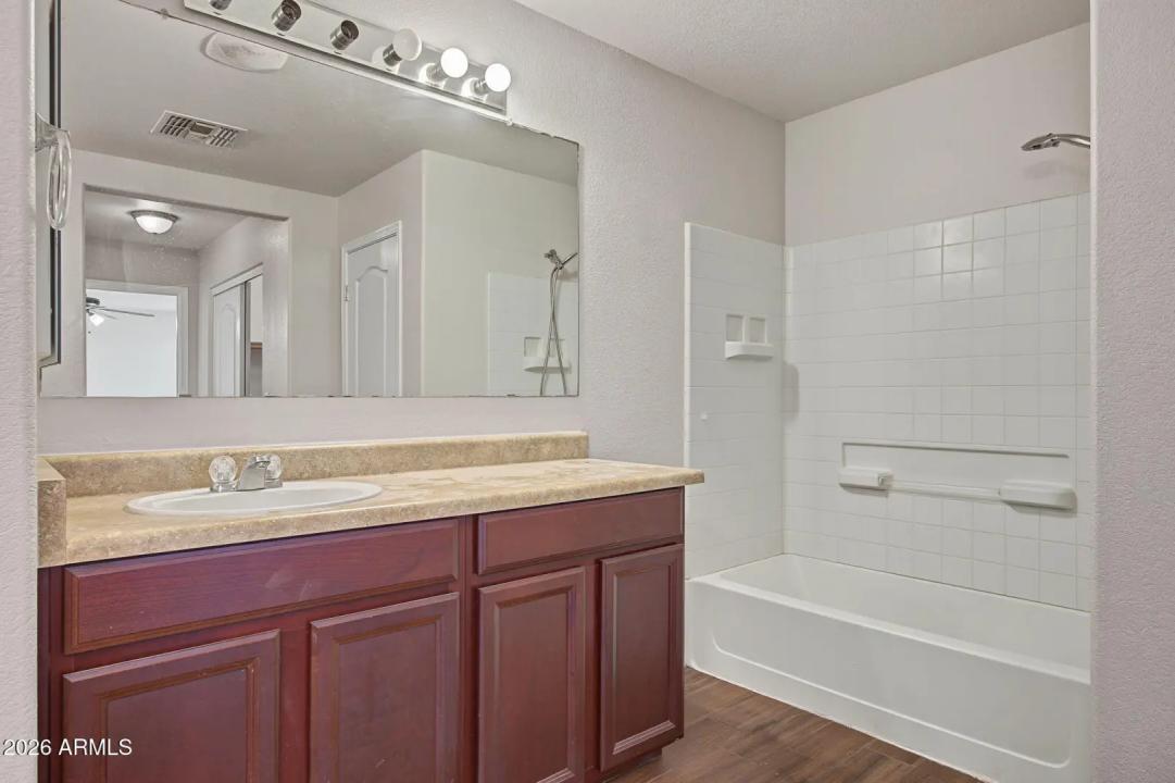 Real Estate Picture 17
