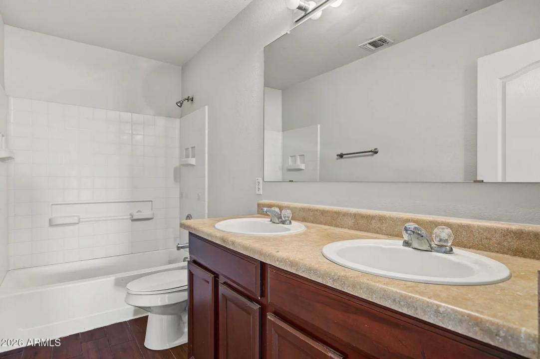 Real Estate Picture 23