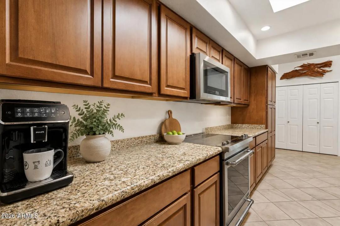Real Estate Picture 12