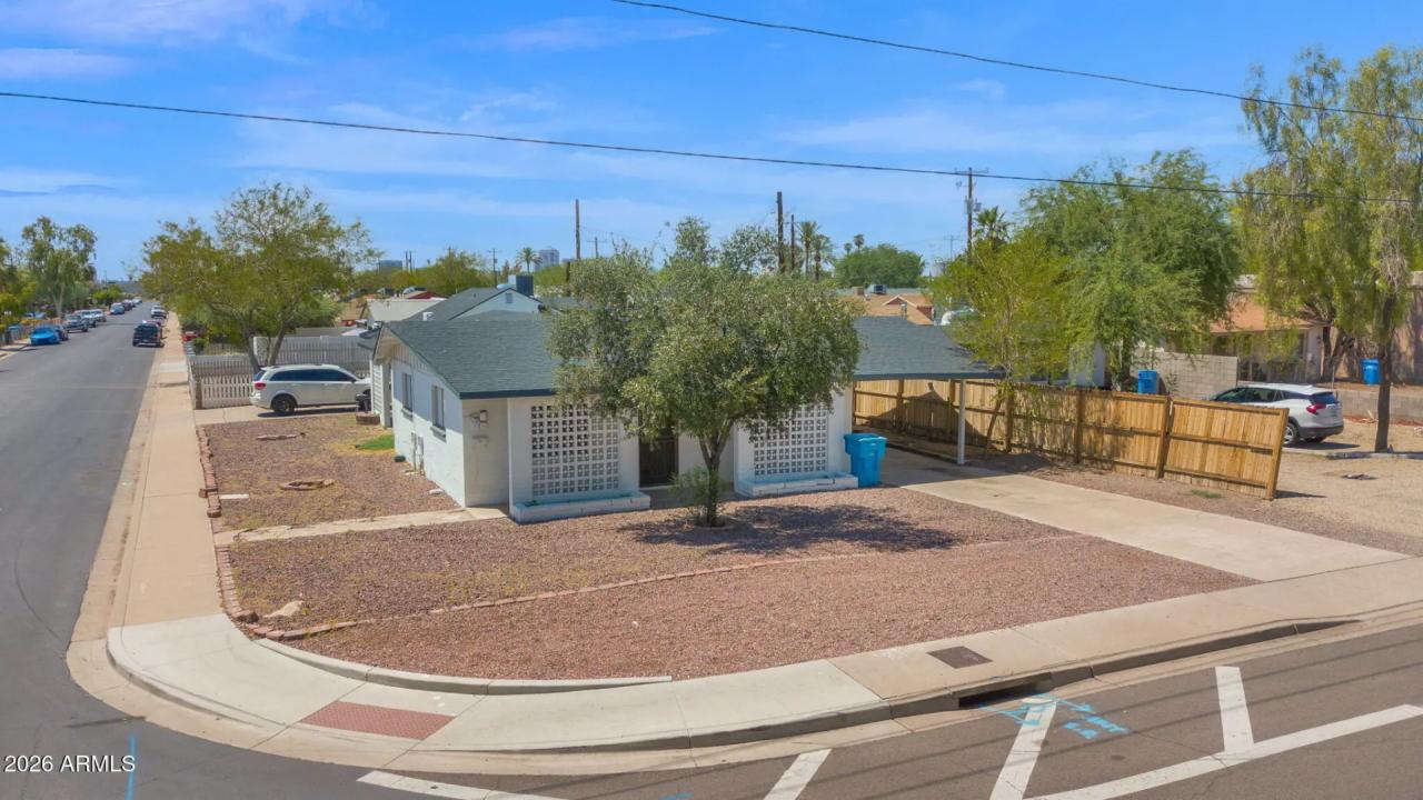 Real Estate Picture 3