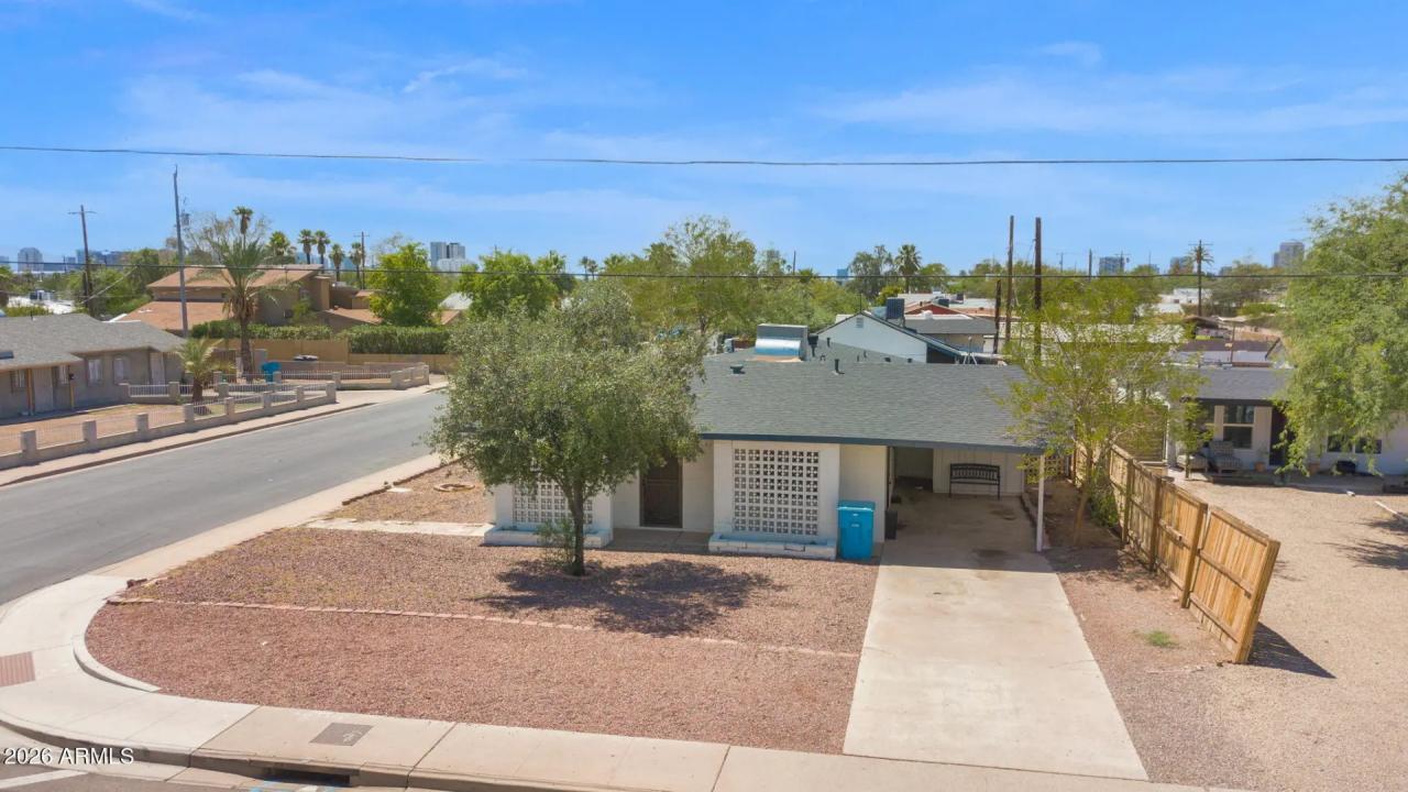 Real Estate Picture 4
