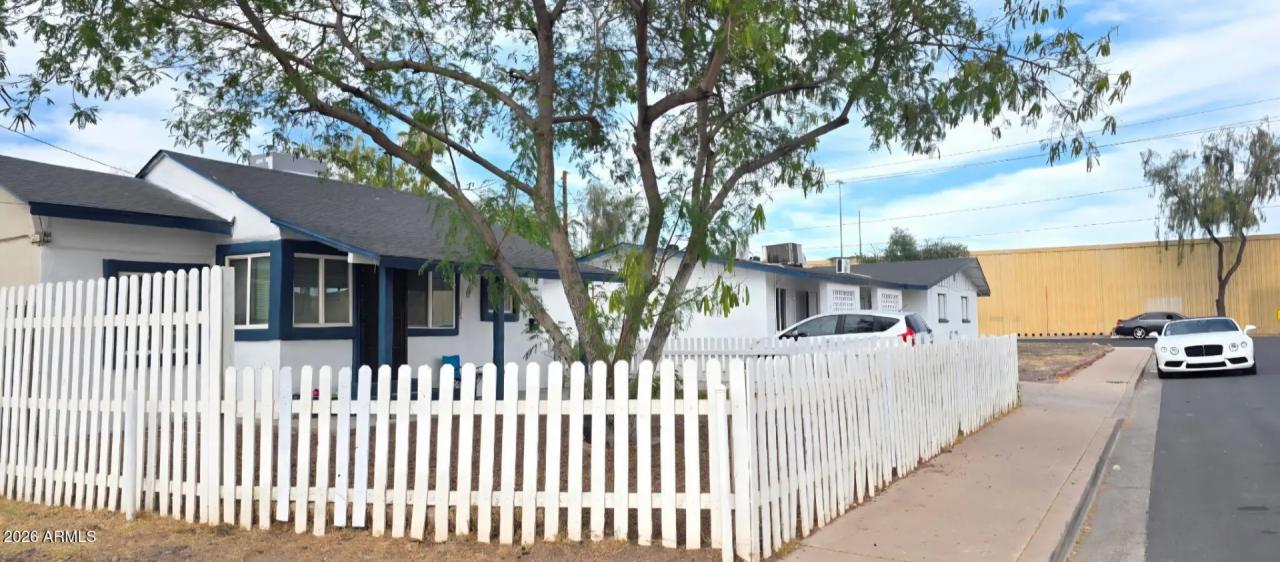 Real Estate Picture 3