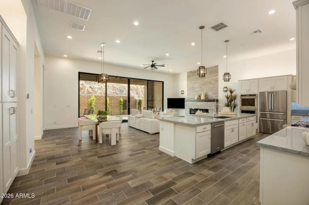 Real Estate Picture 11