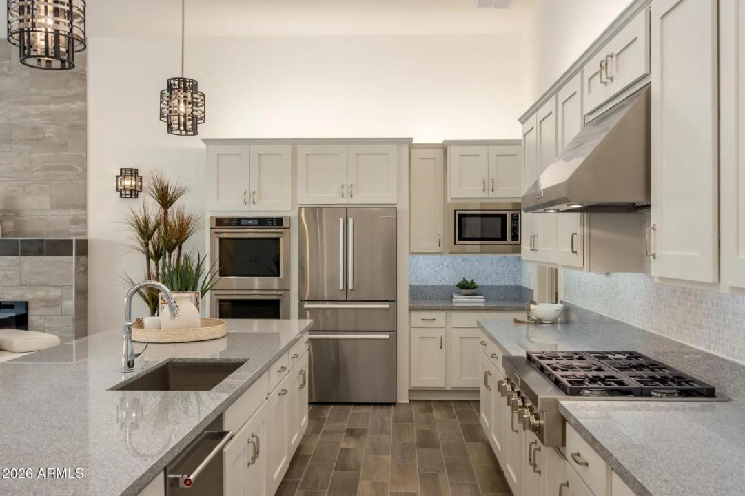 Real Estate Picture 16