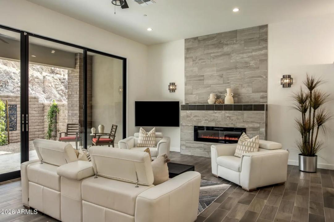 Real Estate Picture 12