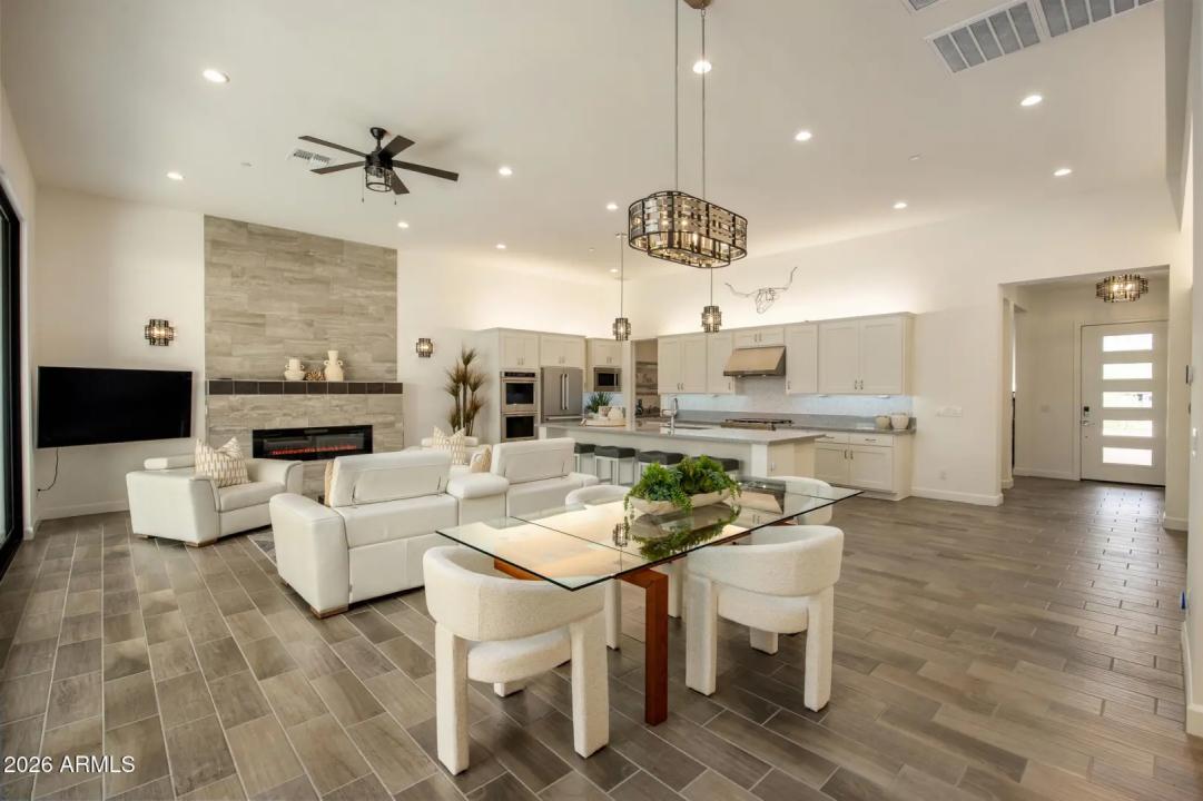 Real Estate Picture 13