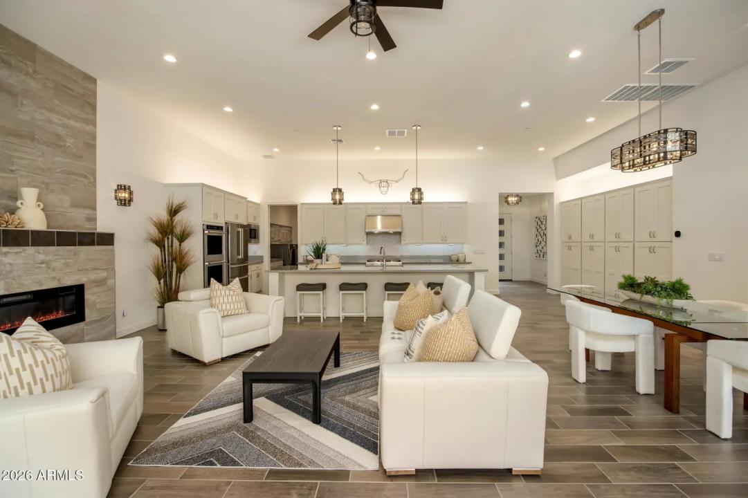 Real Estate Picture 14