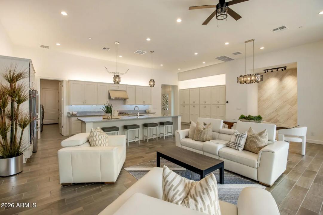 Real Estate Picture 3