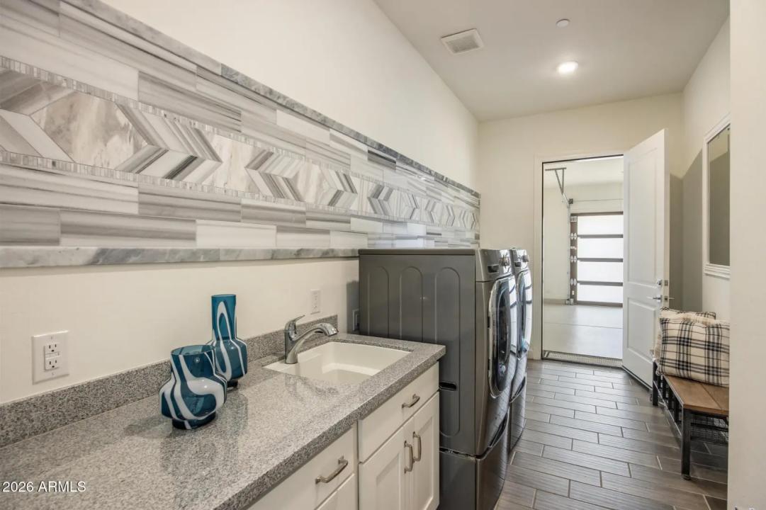 Real Estate Picture 27