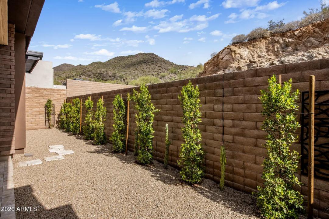 Real Estate Picture 5