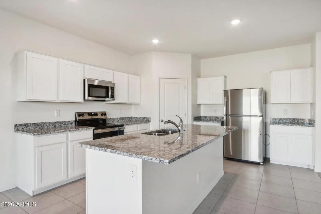 Real Estate Picture 3