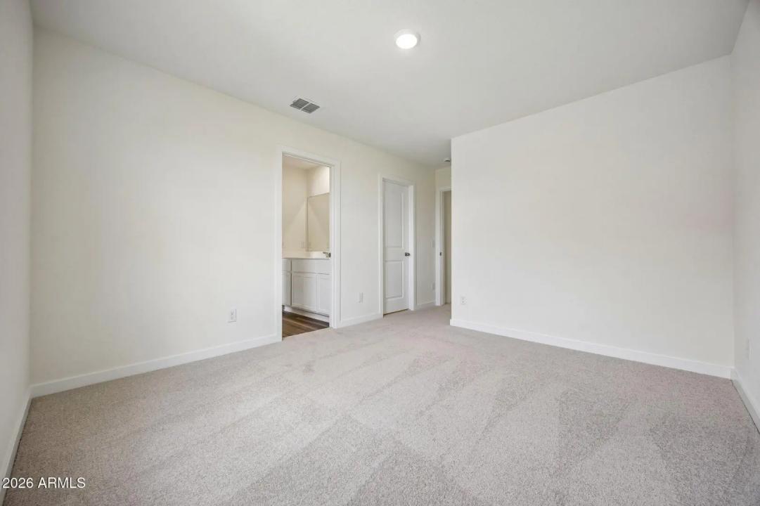 Real Estate Picture 11