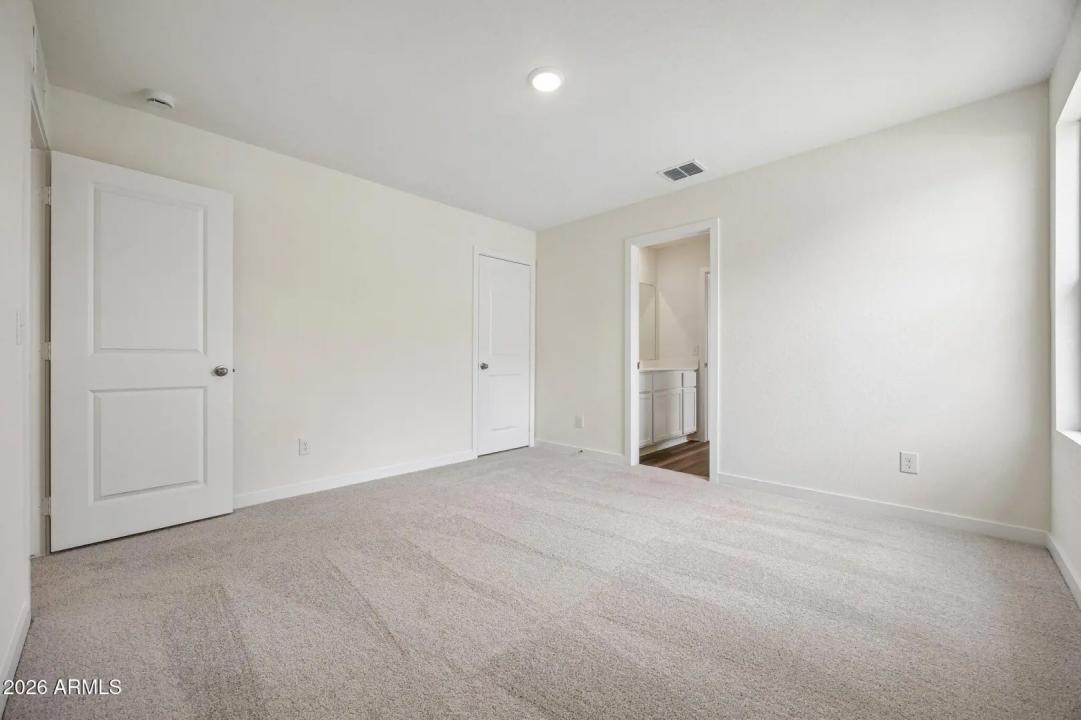 Real Estate Picture 14