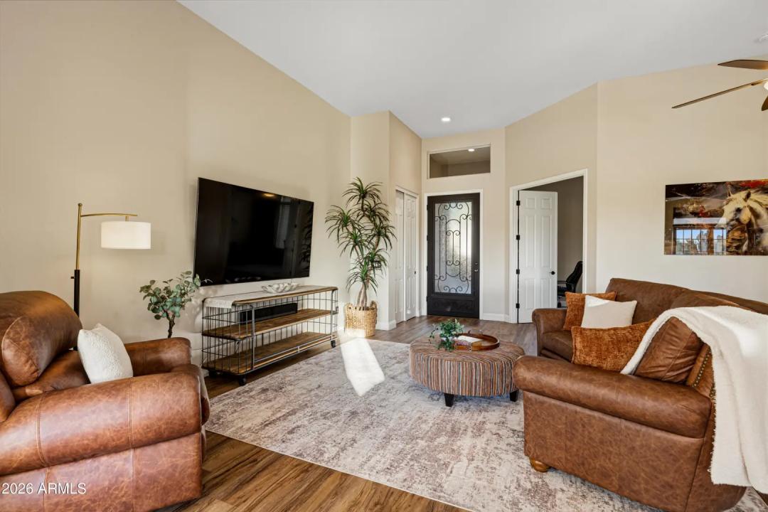 Real Estate Picture 7