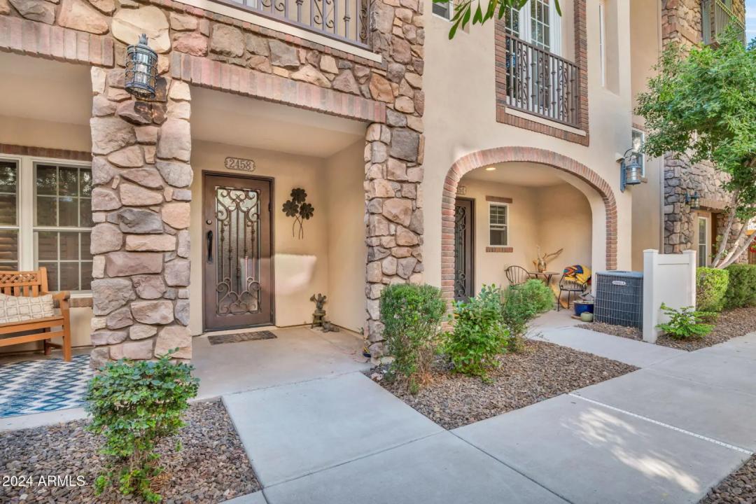 Real Estate Picture 3