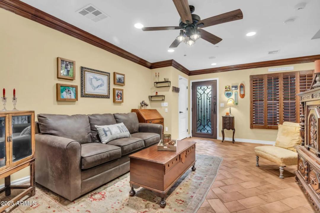 Real Estate Picture 4