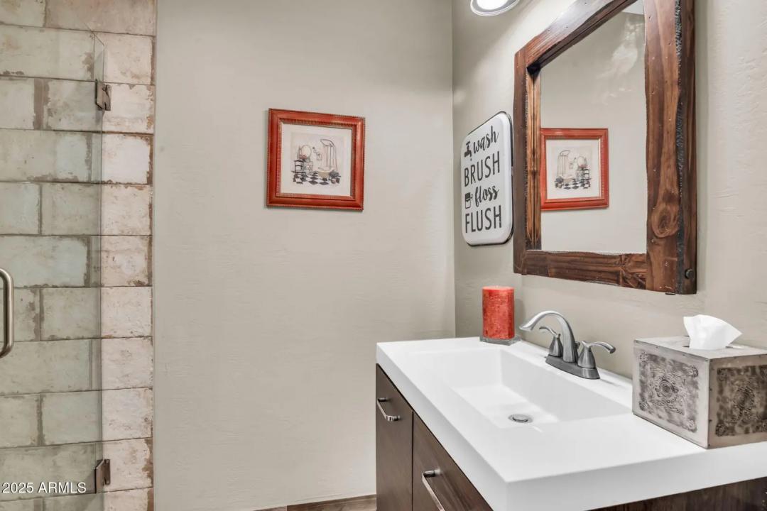 Real Estate Picture 7