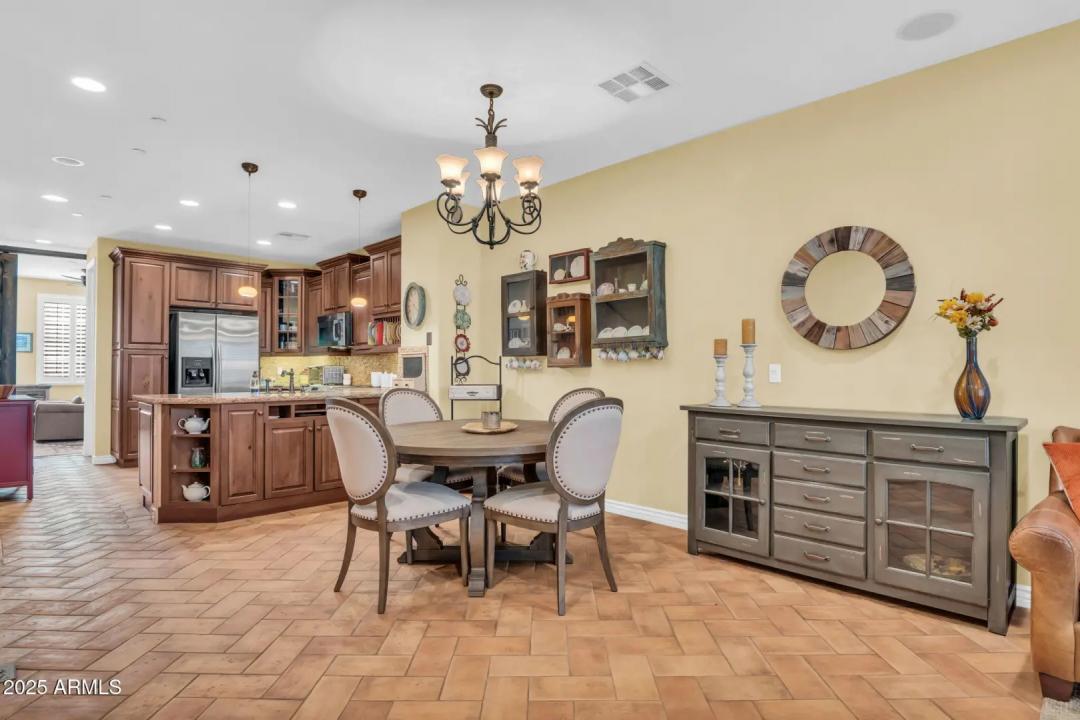Real Estate Picture 11