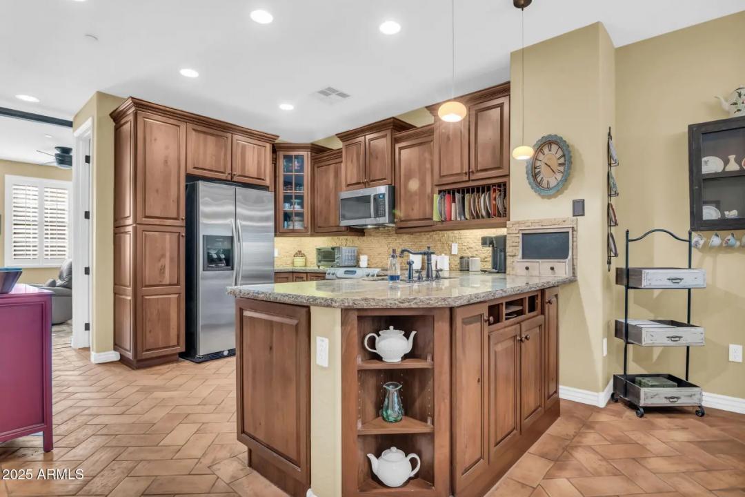 Real Estate Picture 12