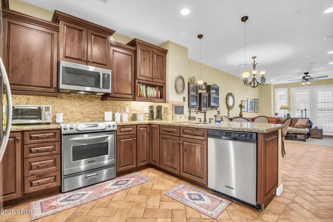 Real Estate Picture 14