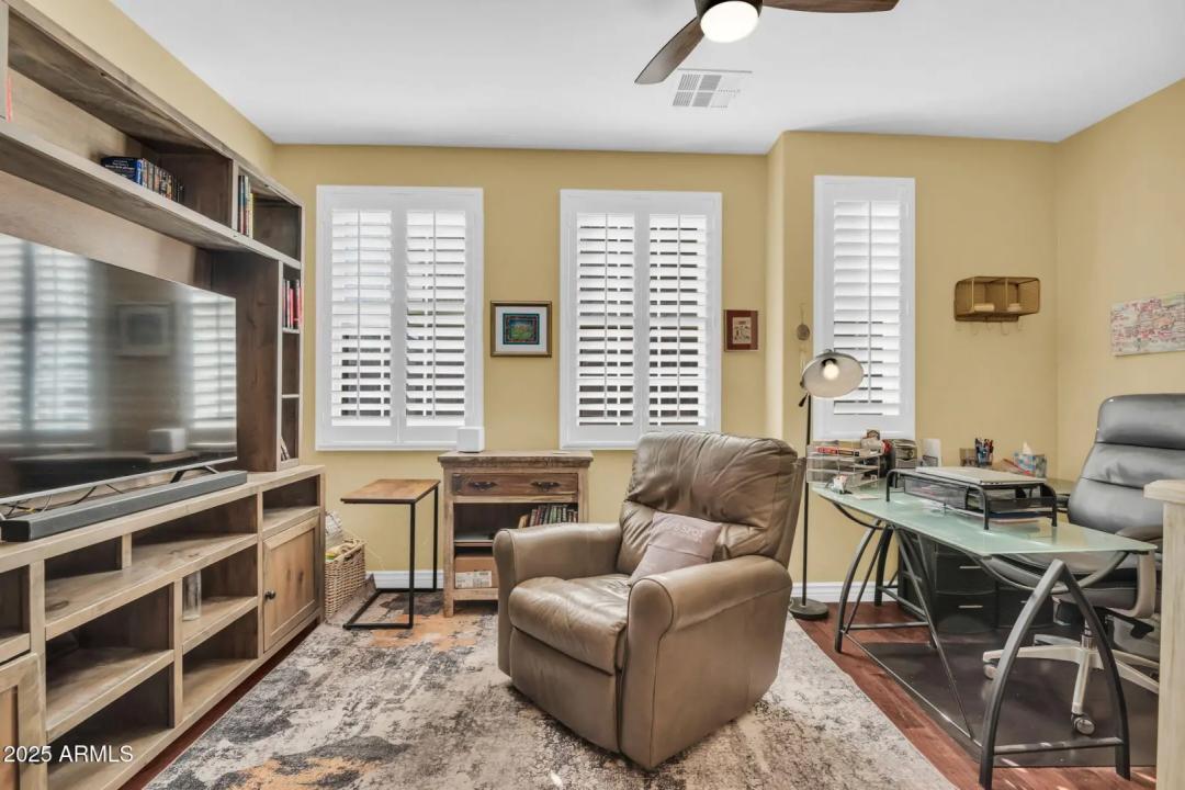 Real Estate Picture 17