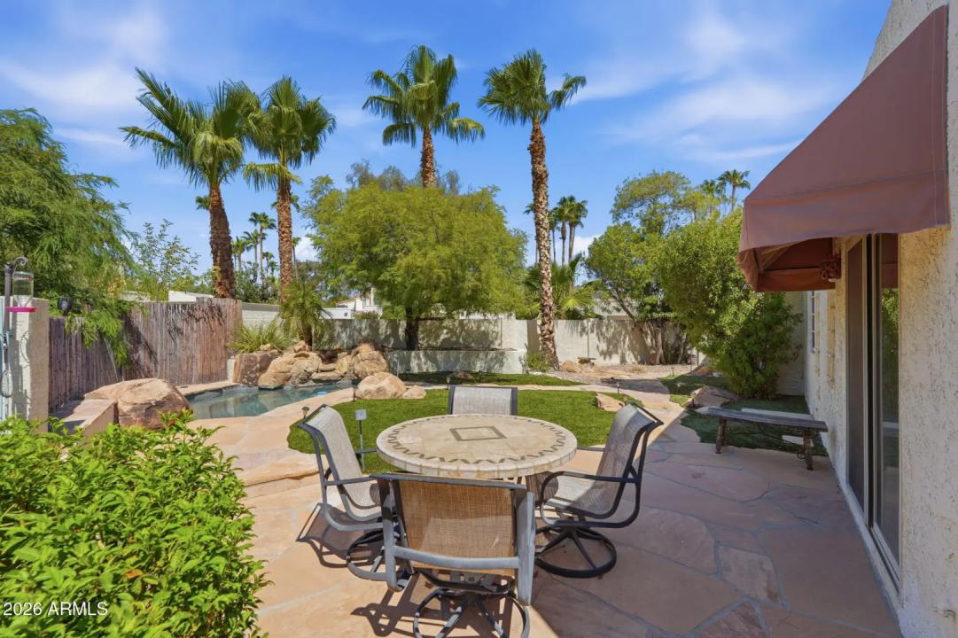 Real Estate Picture 3