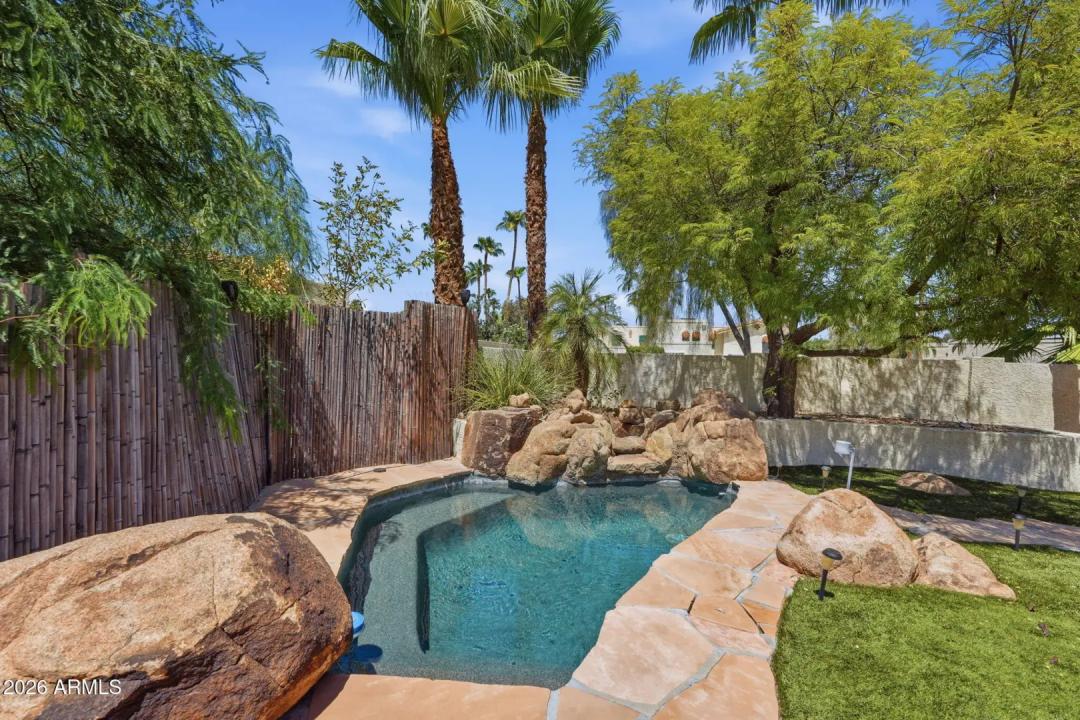 Real Estate Picture 4