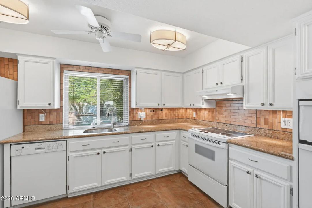 Real Estate Picture 9