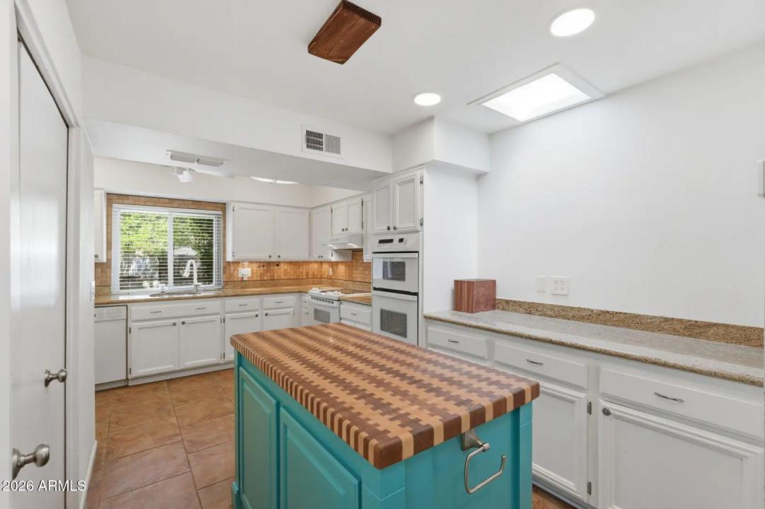 Real Estate Picture 10