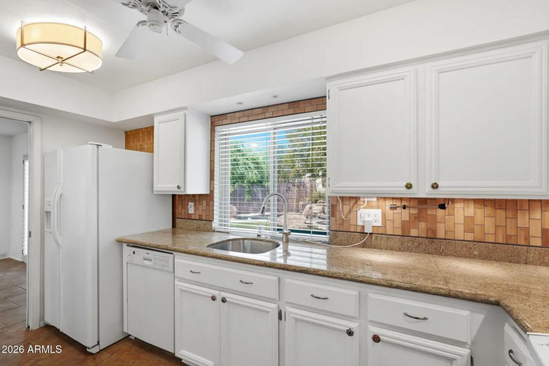 Real Estate Picture 11