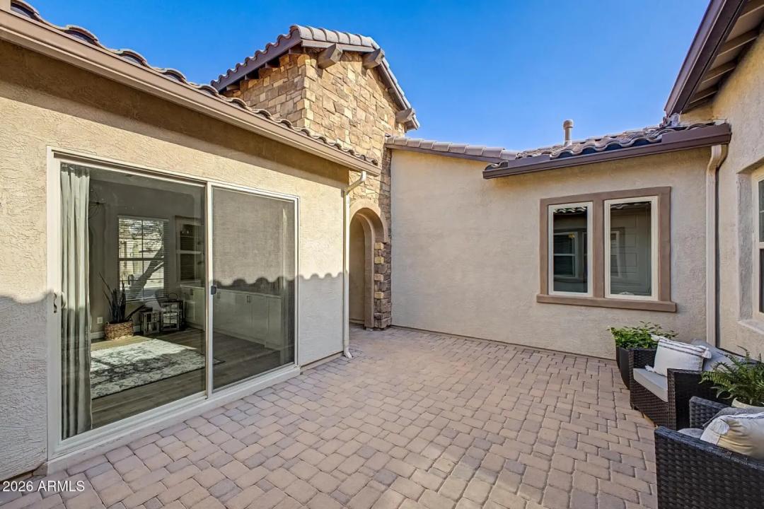 Real Estate Picture 8