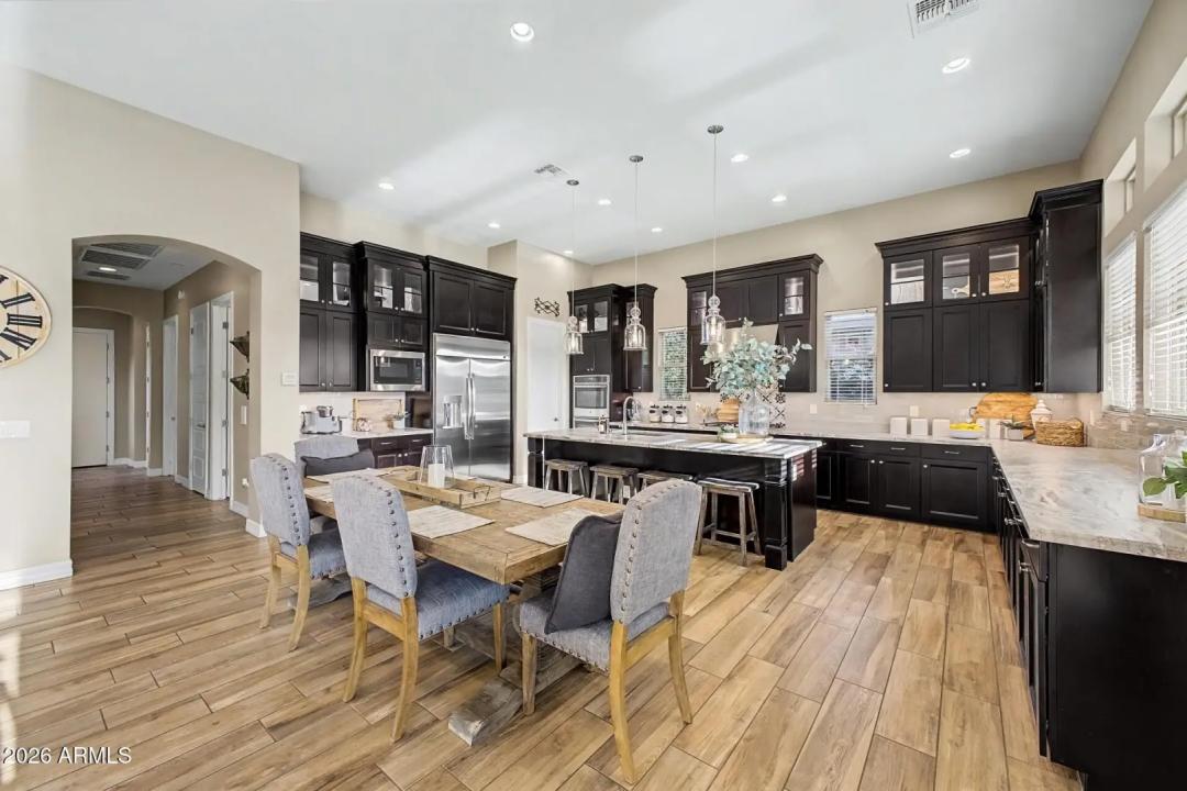 Real Estate Picture 18