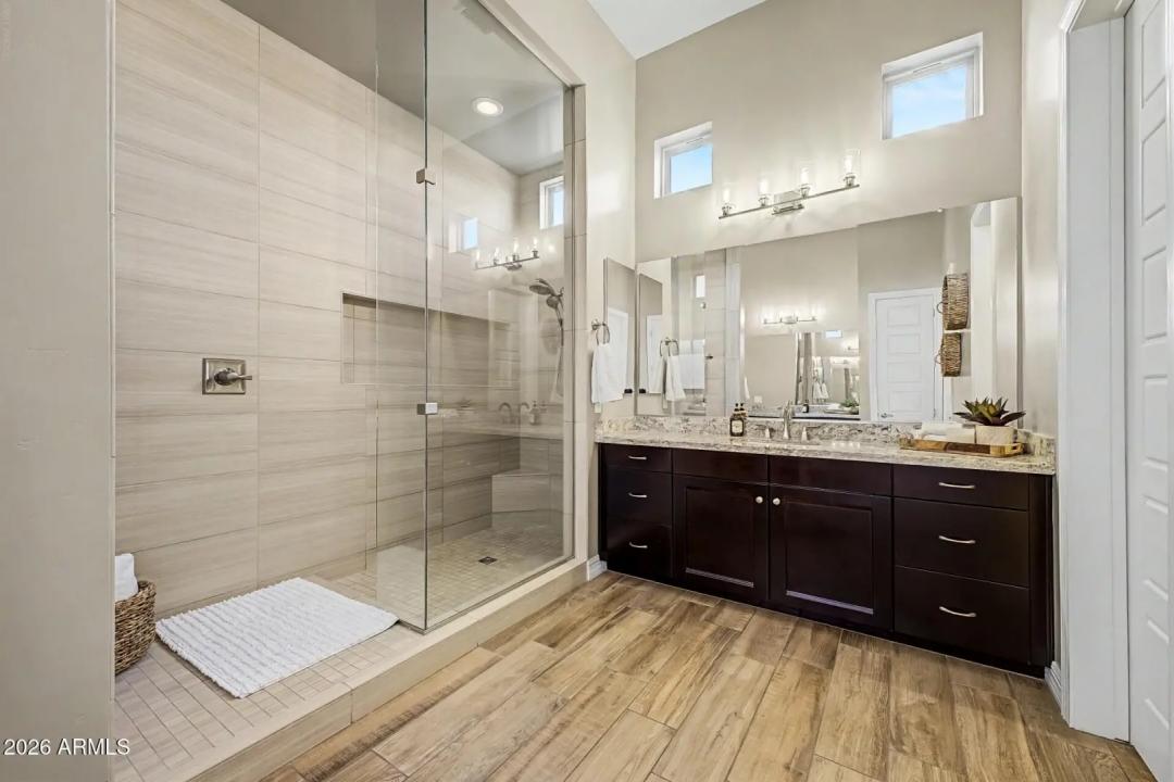Real Estate Picture 33