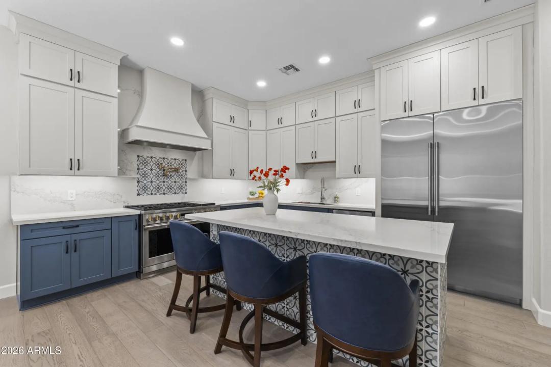 Real Estate Picture 3