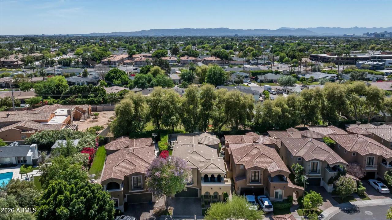 Real Estate Picture 50