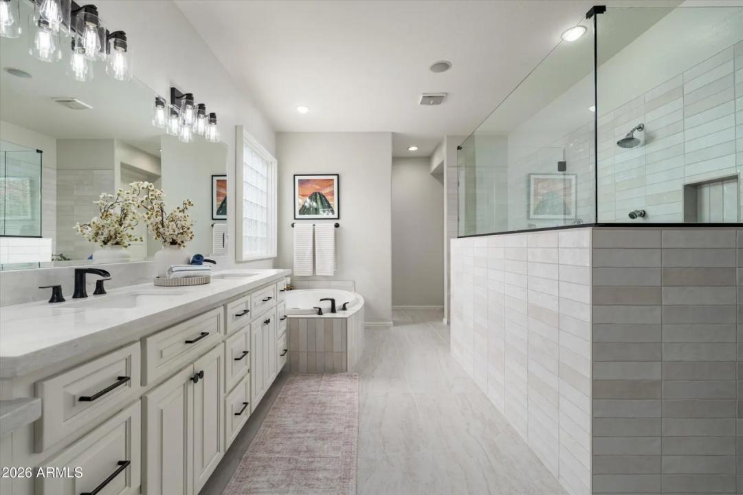 Real Estate Picture 10