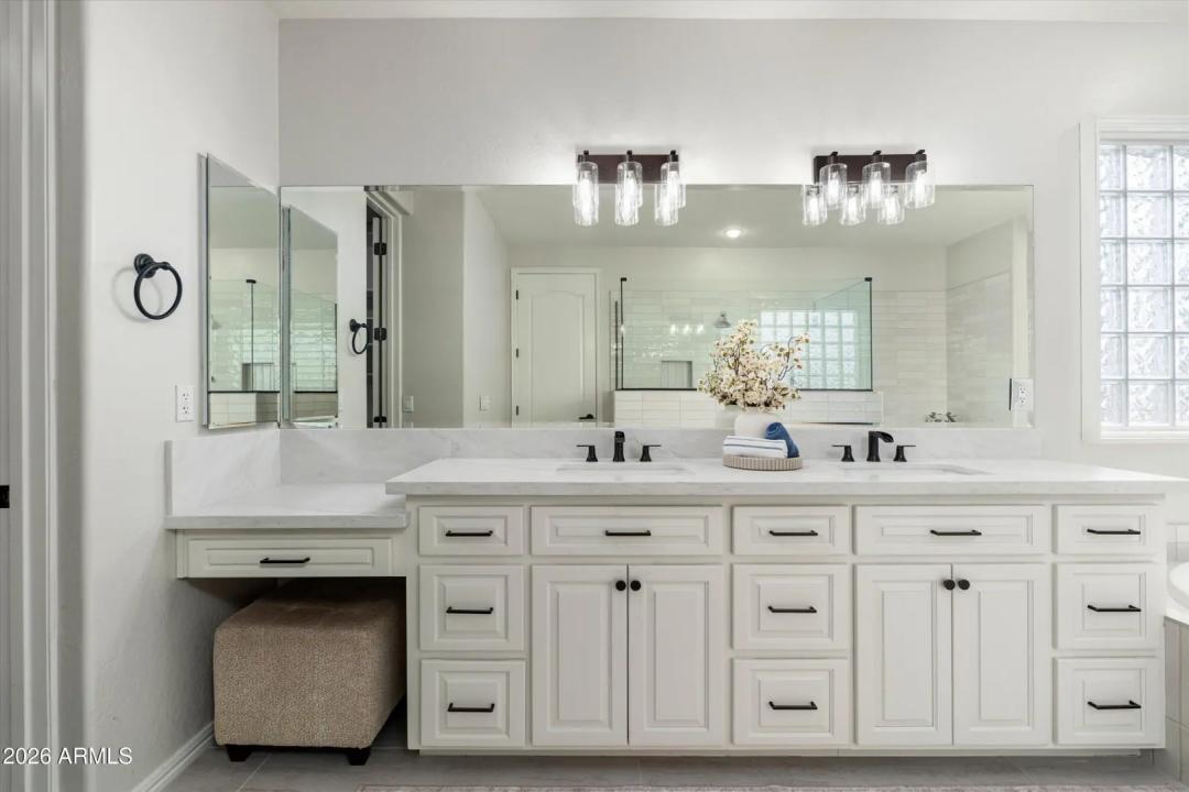 Real Estate Picture 11
