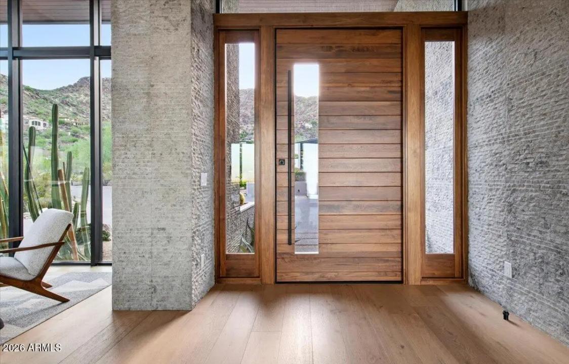Real Estate Picture 3