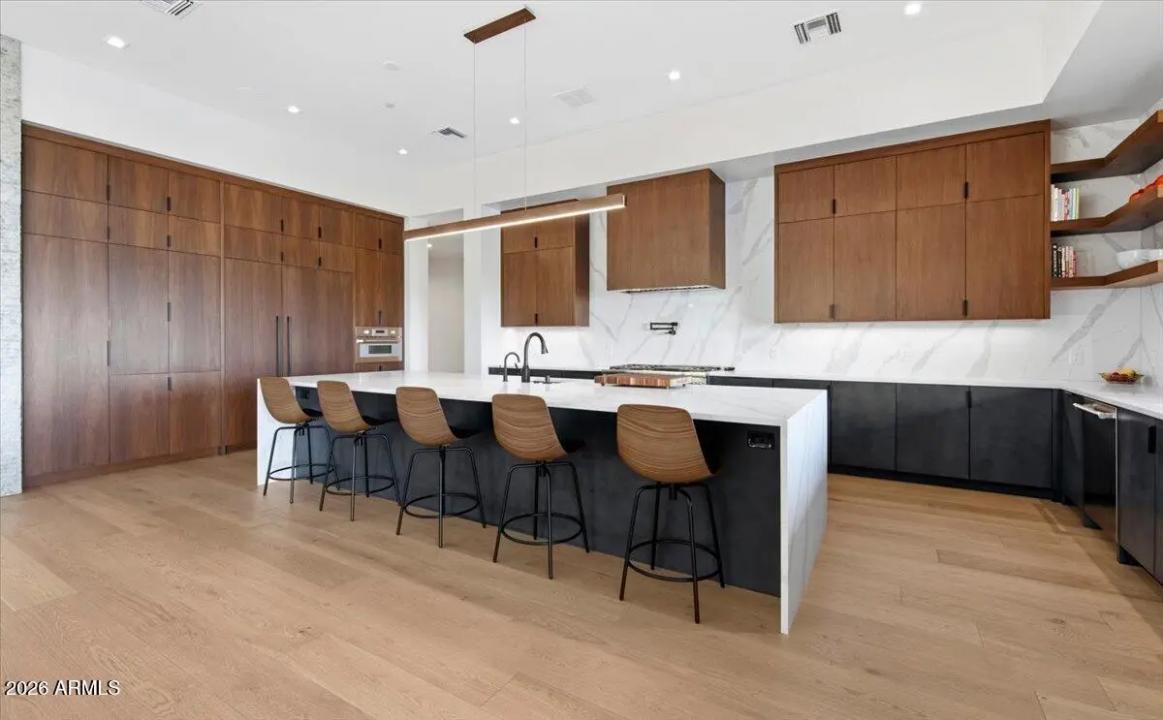 Real Estate Picture 14