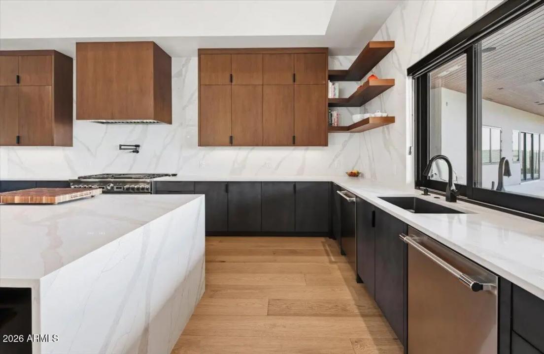 Real Estate Picture 16
